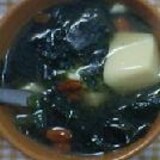 クコの実と豆腐のわかめスープ